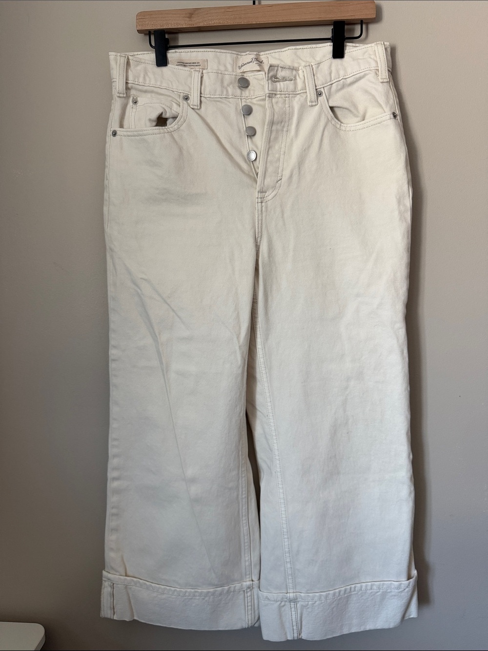 Universal Thread Cream Wide-Leg Cropped Jeans with Button-Fly